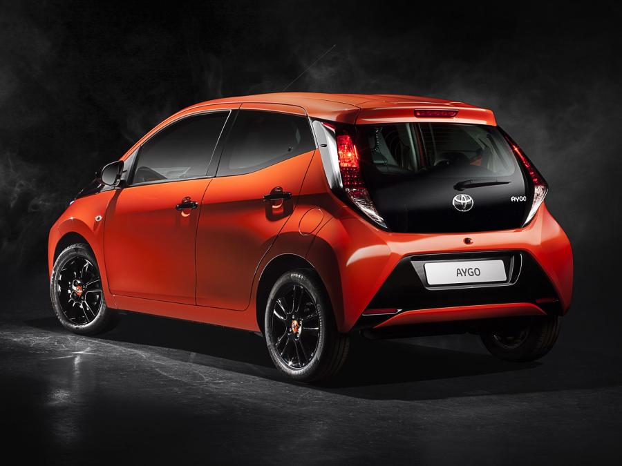  Toyota Aygo x-cite 5-Door 2014 года  (фото 14 из 30)
